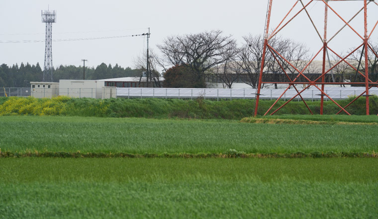 Structures on adjacent land spaces