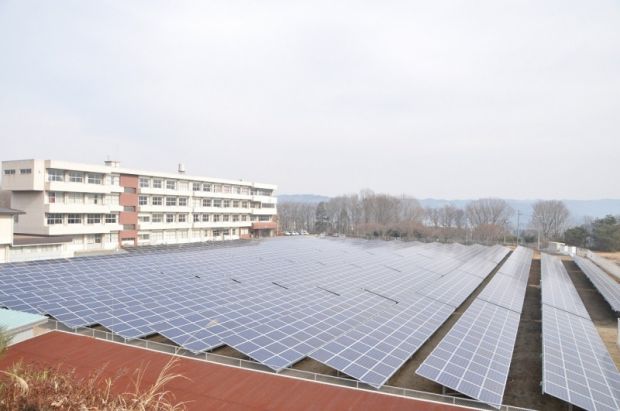 栃木県那須烏山市立中学校グラウンド跡地を活用した太陽光発電所が完工