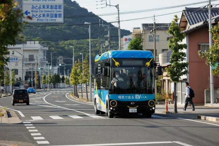 Mitoyo City and Shizen Energy sign agreement on community bus decarbonization using EV buses